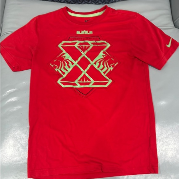 Nike Kids Red Graphic T-Shirt - Picture 1 of 6